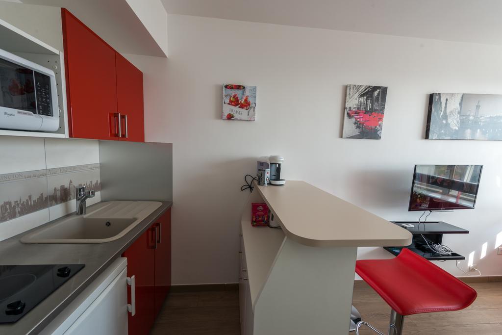 Paris La Defense Studio Пюто Номер фото